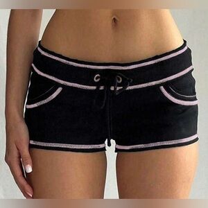 Black stretchy shorts! Size M fits from Small to Medium - Very flattering on! 💖